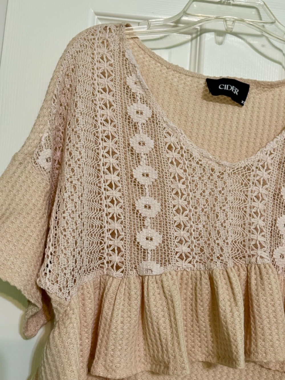 Beige Crop Top Crochet Overlay Ruffle Hem Short Sleeves HiLow Vneck XSmall - Picture 4 of 12